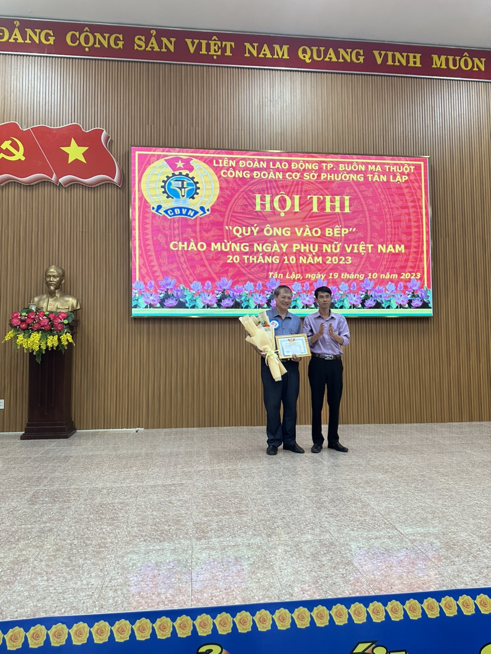 giải thuyết trình